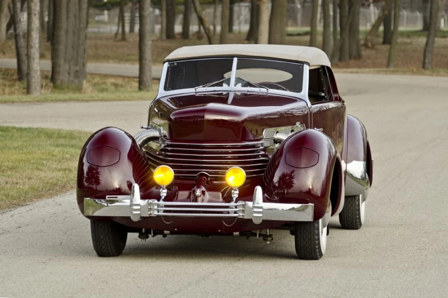 1937 Cord 810 & 812 - Image 8 of 10