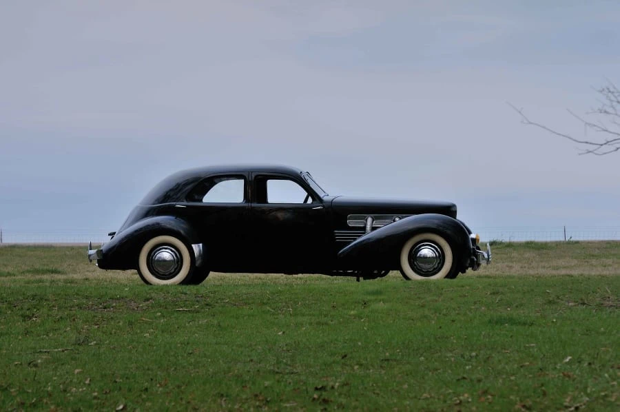 1937 Cord 810 & 812 - Image 2 of 12