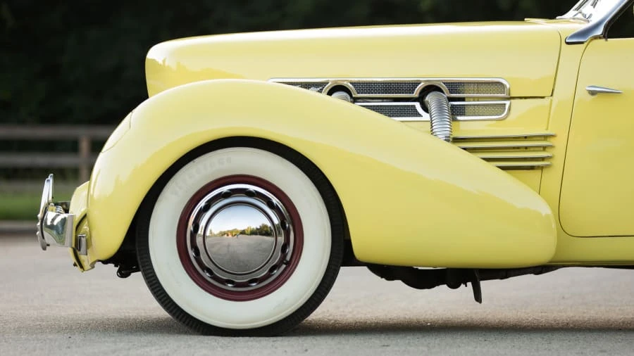 1937 Cord 810 & 812 - Image 11 of 12