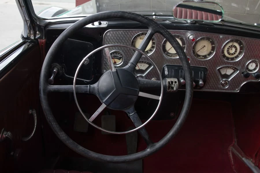 1937 Cord 810 & 812 - Image 9 of 12