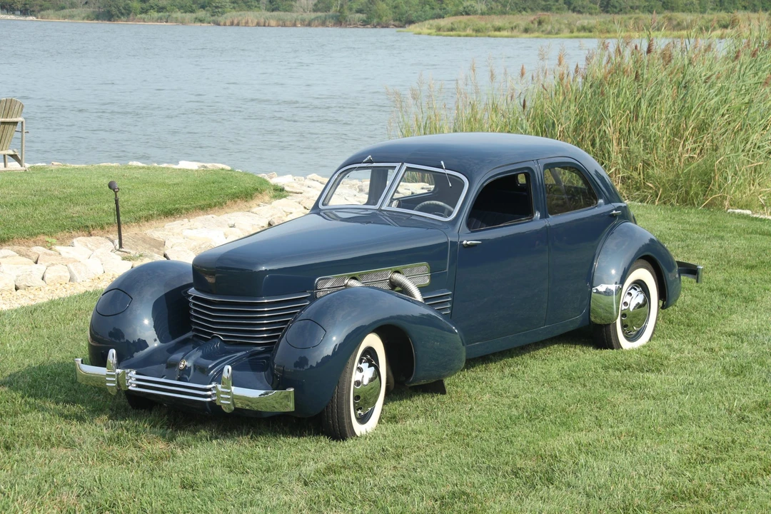 1937 Cord 810 & 812 - Image 2 of 31