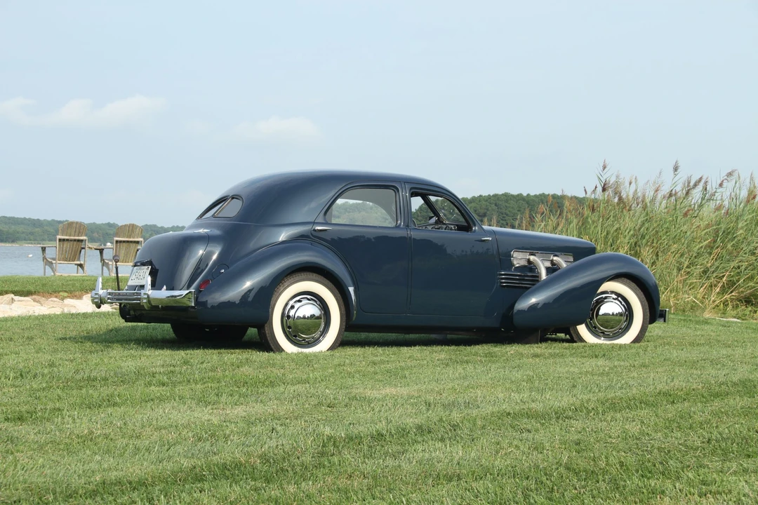 1937 Cord 810 & 812 - Image 17 of 31