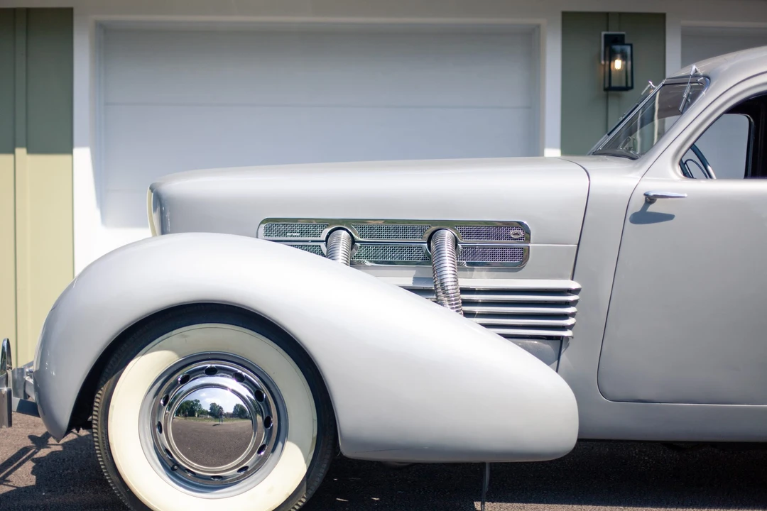 1937 Cord 810 & 812 - Image 16 of 31