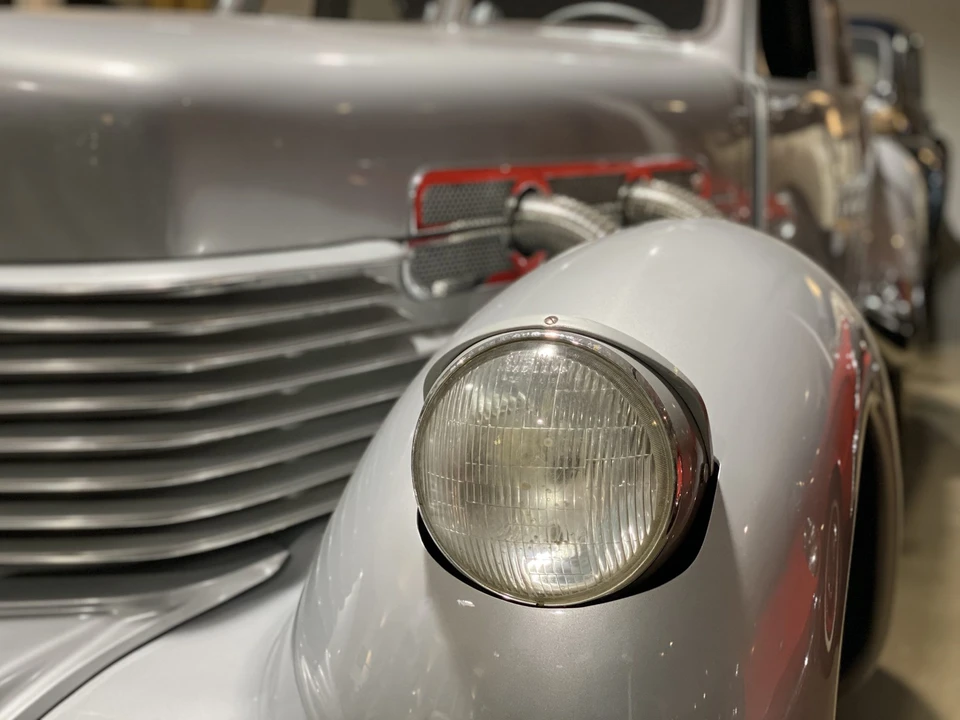 1937 Cord 810 & 812 - Image 14 of 31