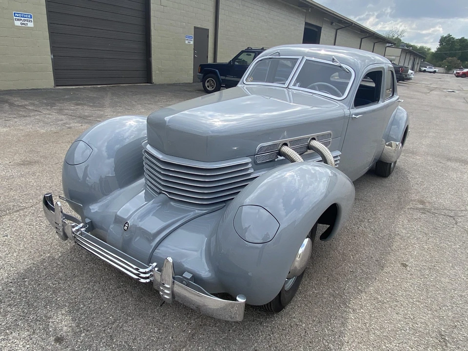1937 Cord 810 & 812 - Image 2 of 31