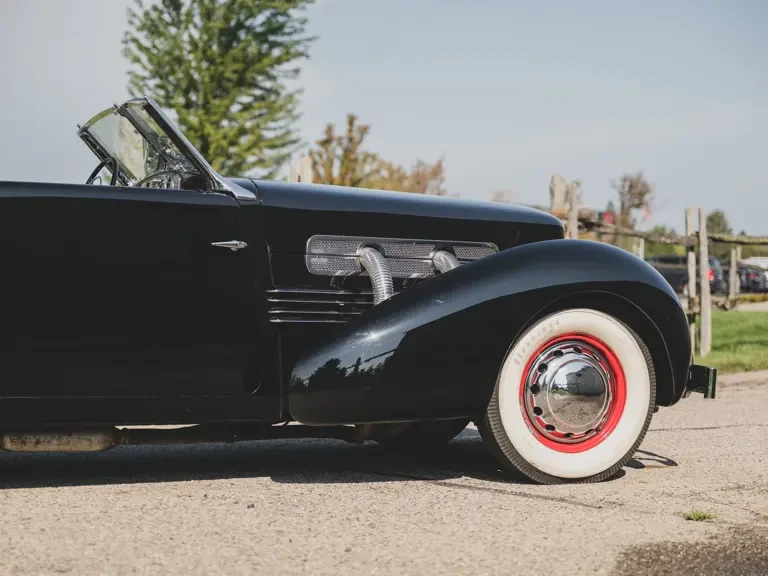 1937 Cord 810 & 812 - Image 17 of 31