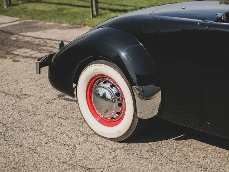 1937 Cord 810 & 812 - Image 15 of 31