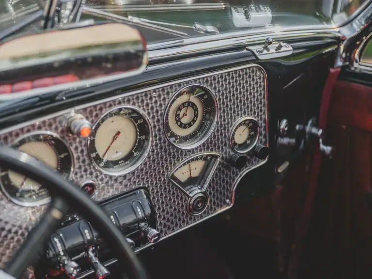 1937 Cord 810 & 812 - Image 28 of 31
