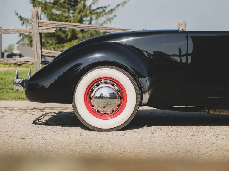 1937 Cord 810 & 812 - Image 18 of 31
