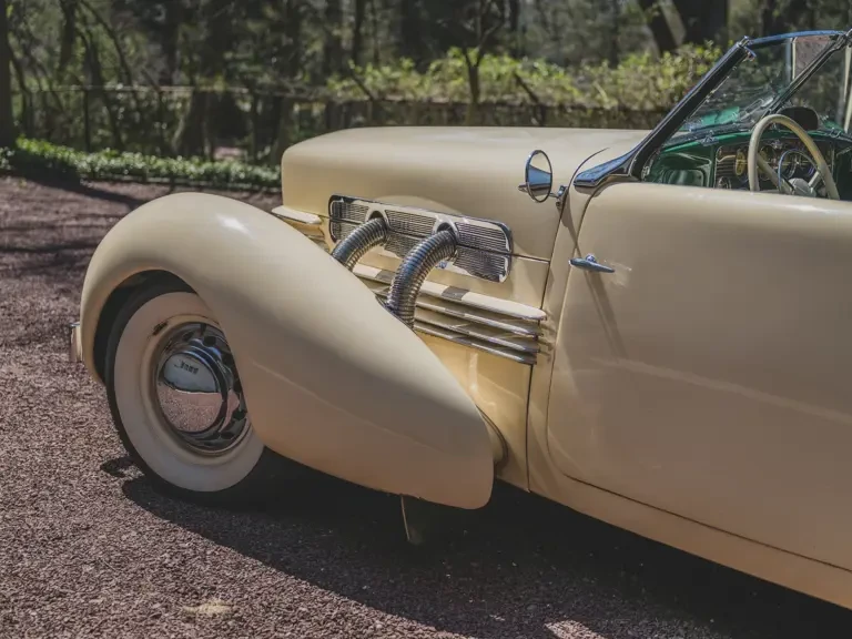 1937 Cord 810 & 812 - Image 19 of 31