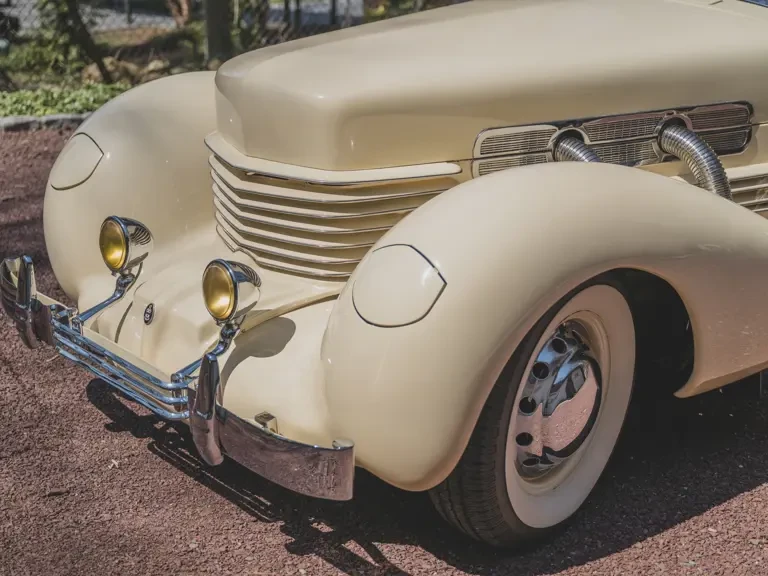 1937 Cord 810 & 812 - Image 22 of 31