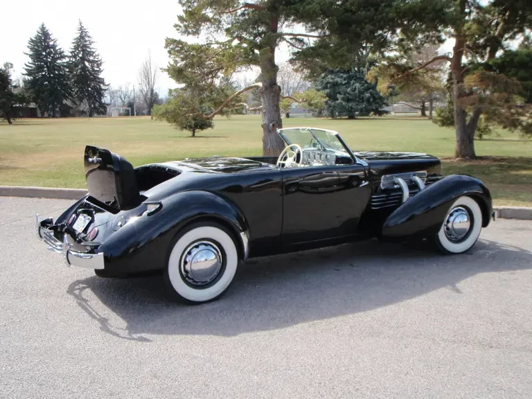 1937 Cord 810 & 812 - Image 9 of 20