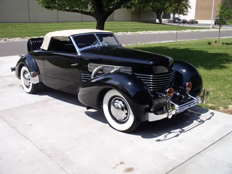 1937 Cord 810 & 812 - Image 2 of 2