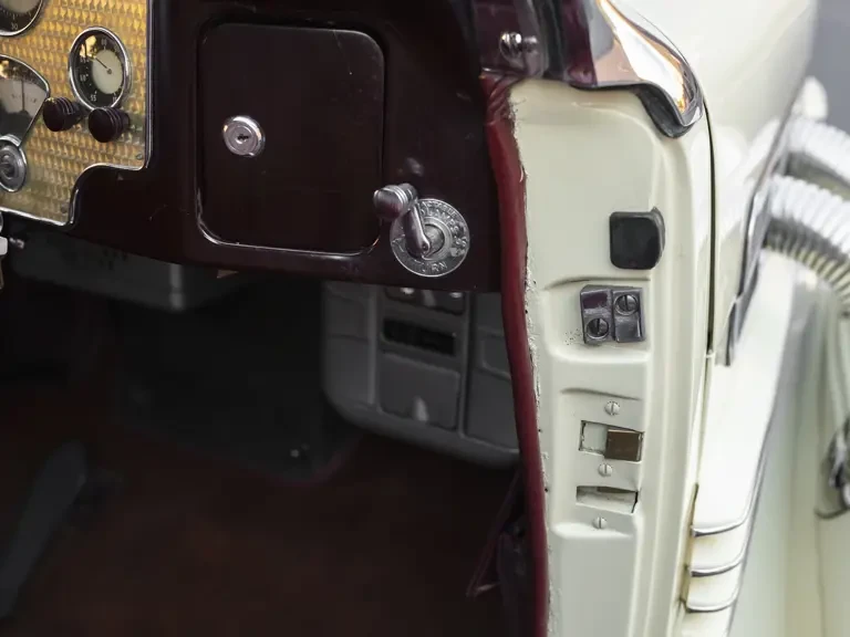 1937 Cord 810 & 812 - Image 25 of 31