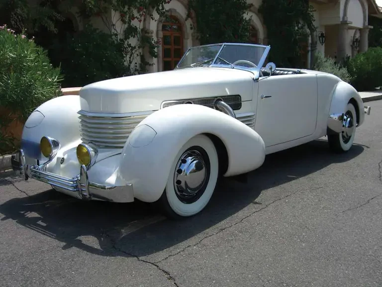 1937 Cord 810 & 812 - Image 17 of 17
