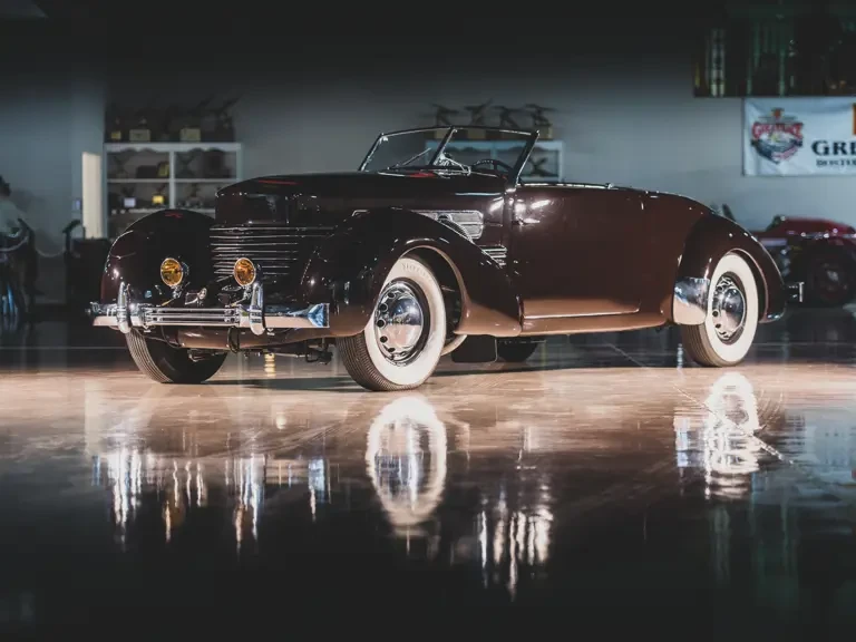 1937 Cord 810 & 812 - Image 2 of 31