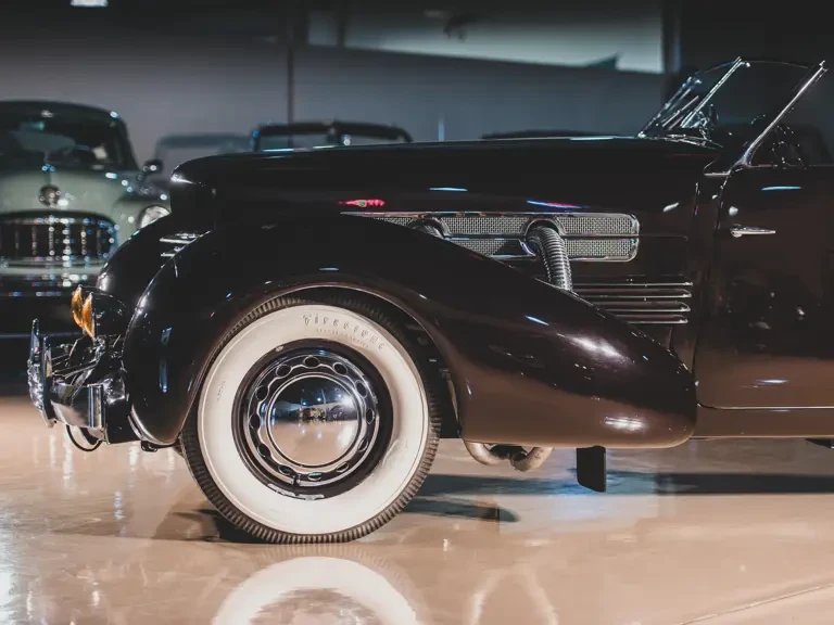 1937 Cord 810 & 812 - Image 8 of 31