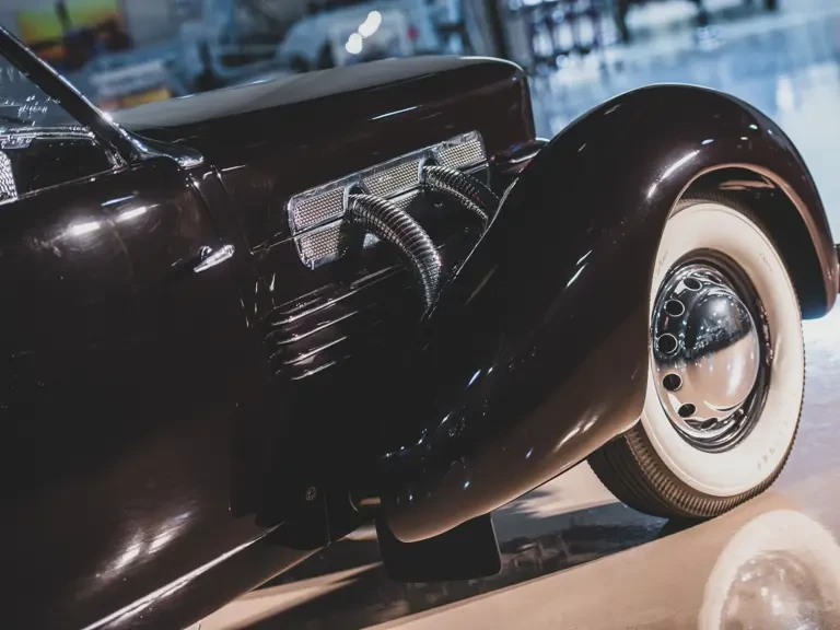 1937 Cord 810 & 812 - Image 14 of 31