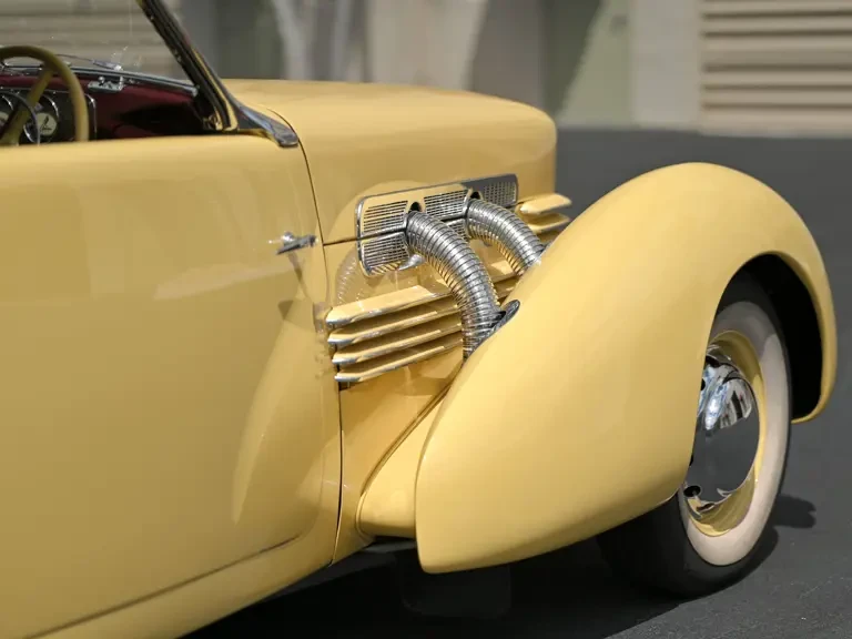 1937 Cord 810 & 812 - Image 25 of 31
