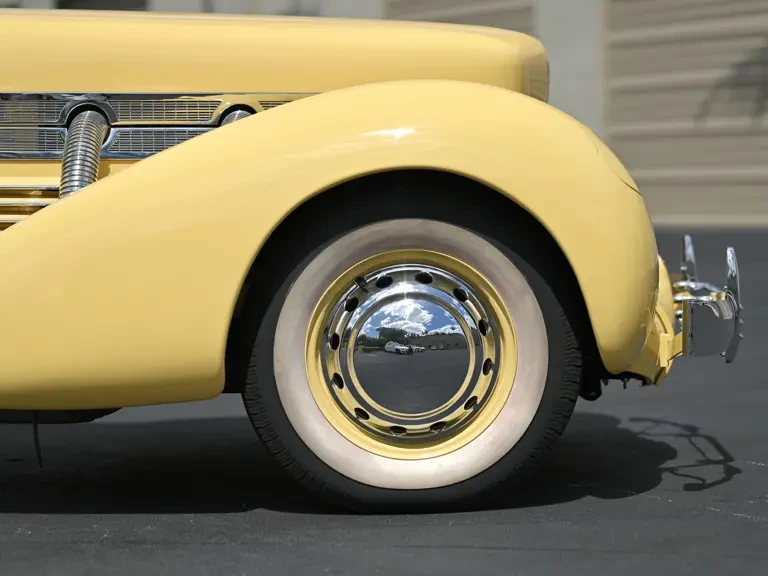 1937 Cord 810 & 812 - Image 14 of 31