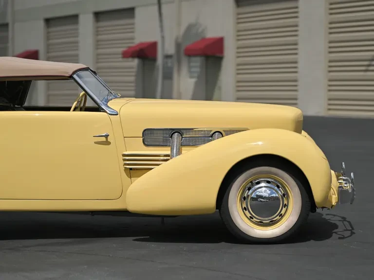 1937 Cord 810 & 812 - Image 13 of 31
