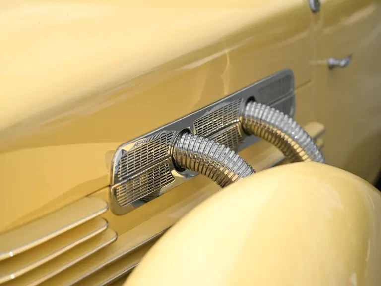 1937 Cord 810 & 812 - Image 22 of 31