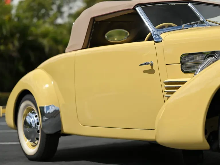 1937 Cord 810 & 812 - Image 18 of 31