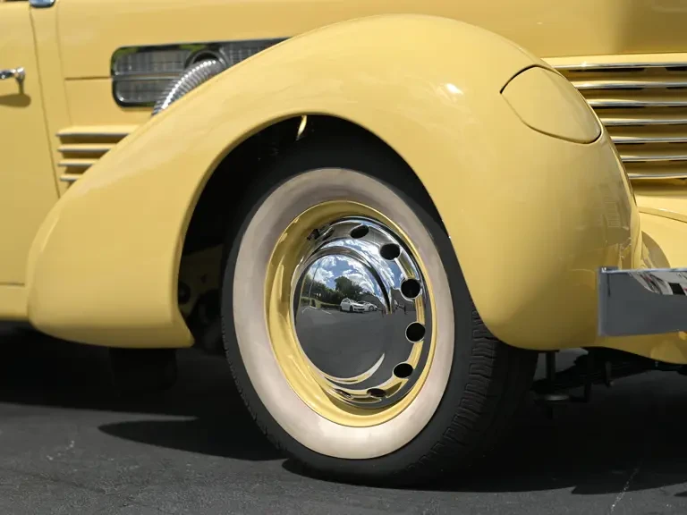 1937 Cord 810 & 812 - Image 17 of 31