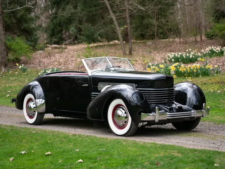 1937 Cord 810 & 812 - Image 2 of 31