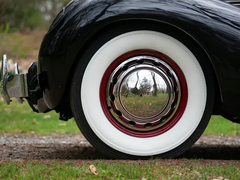 1937 Cord 810 & 812 - Image 21 of 31