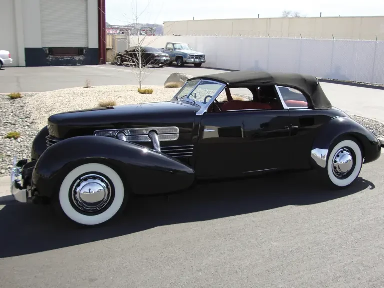 1937 Cord 810 & 812 - Image 2 of 10