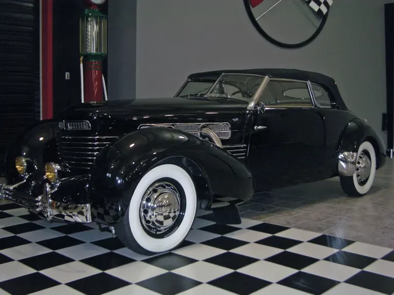 1937 Cord 810 & 812 - Image 2 of 2