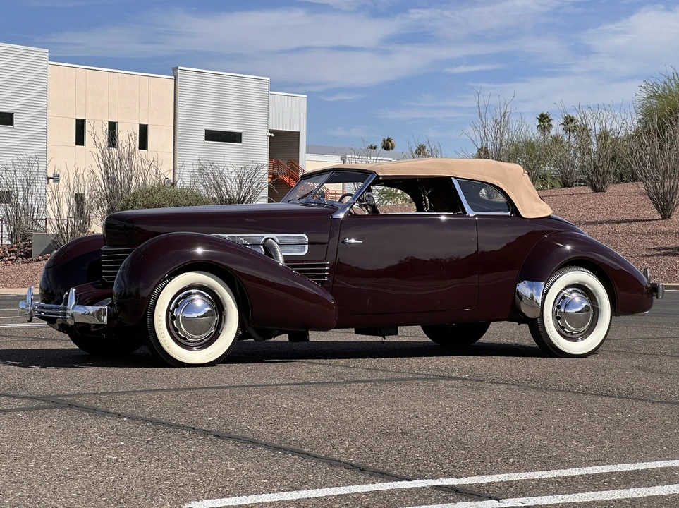 1937 Cord 810 & 812 - Image 11 of 31