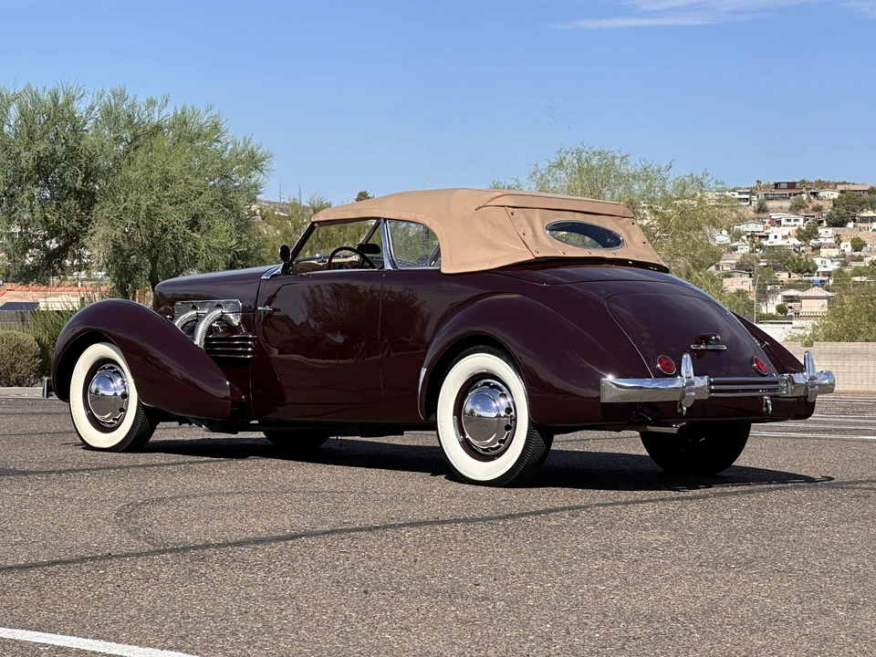 1937 Cord 810 & 812 - Image 9 of 31