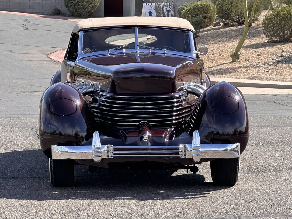 1937 Cord 810 & 812 - Image 2 of 31