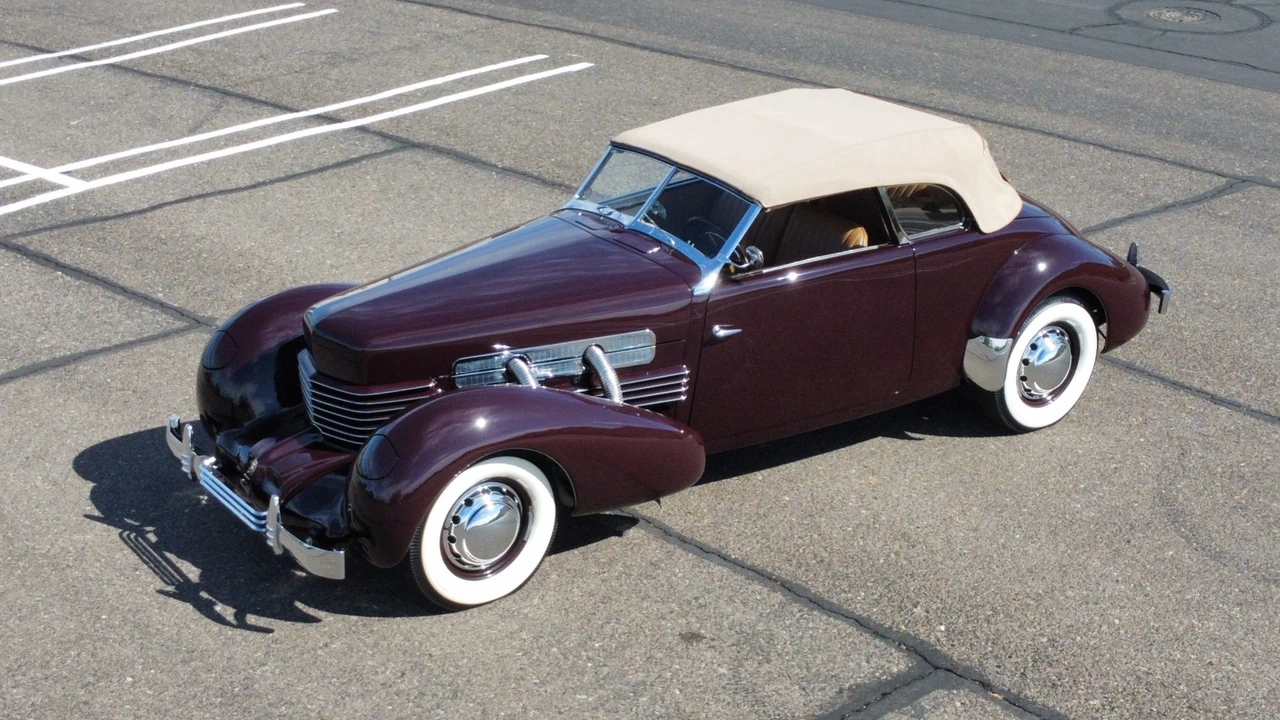 1937 Cord 810 & 812 - Image 13 of 31