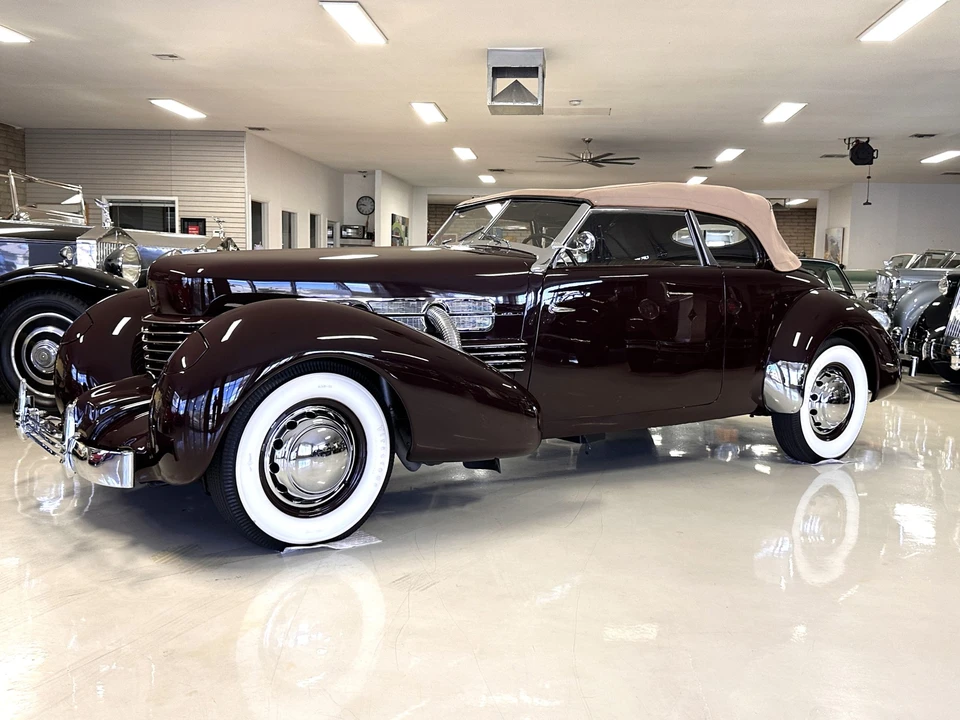 1937 Cord 810 & 812 - Image 28 of 31