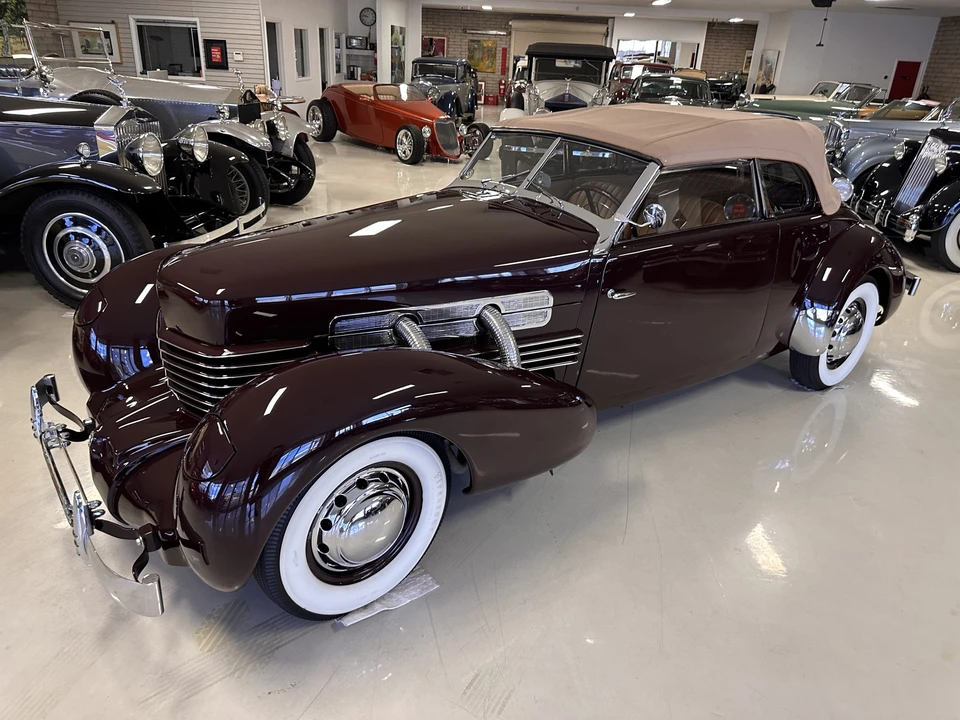 1937 Cord 810 & 812 - Image 14 of 31
