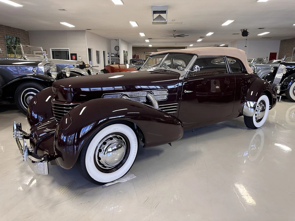 1937 Cord 810 & 812 - Image 29 of 31