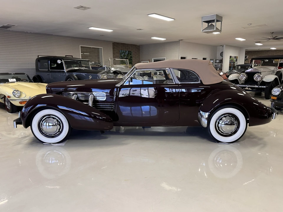 1937 Cord 810 & 812 - Image 27 of 31