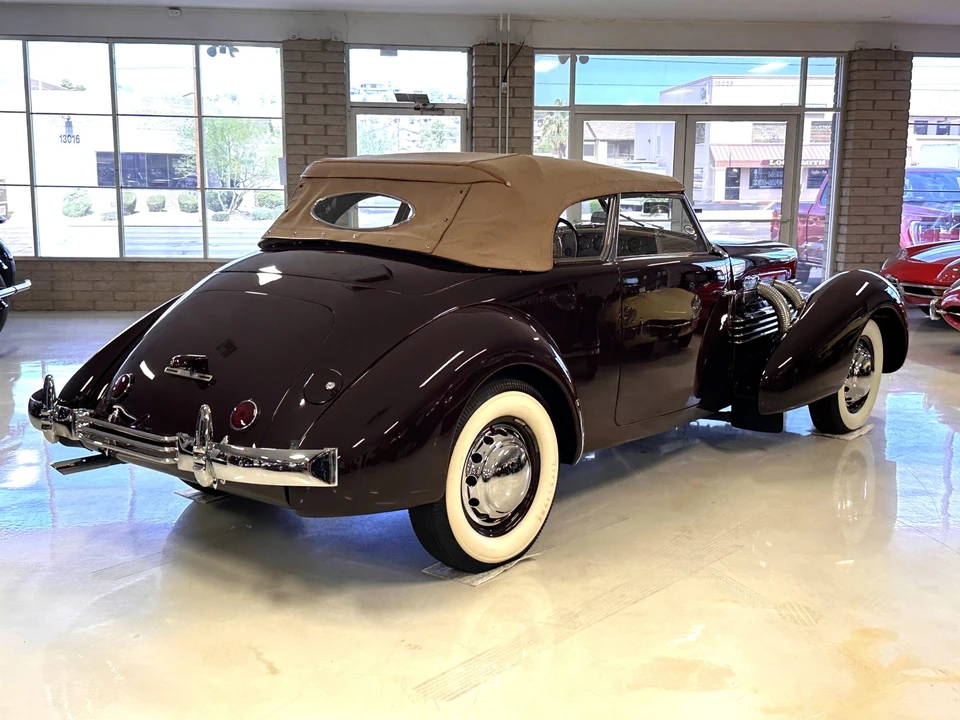 1937 Cord 810 & 812 - Image 22 of 31