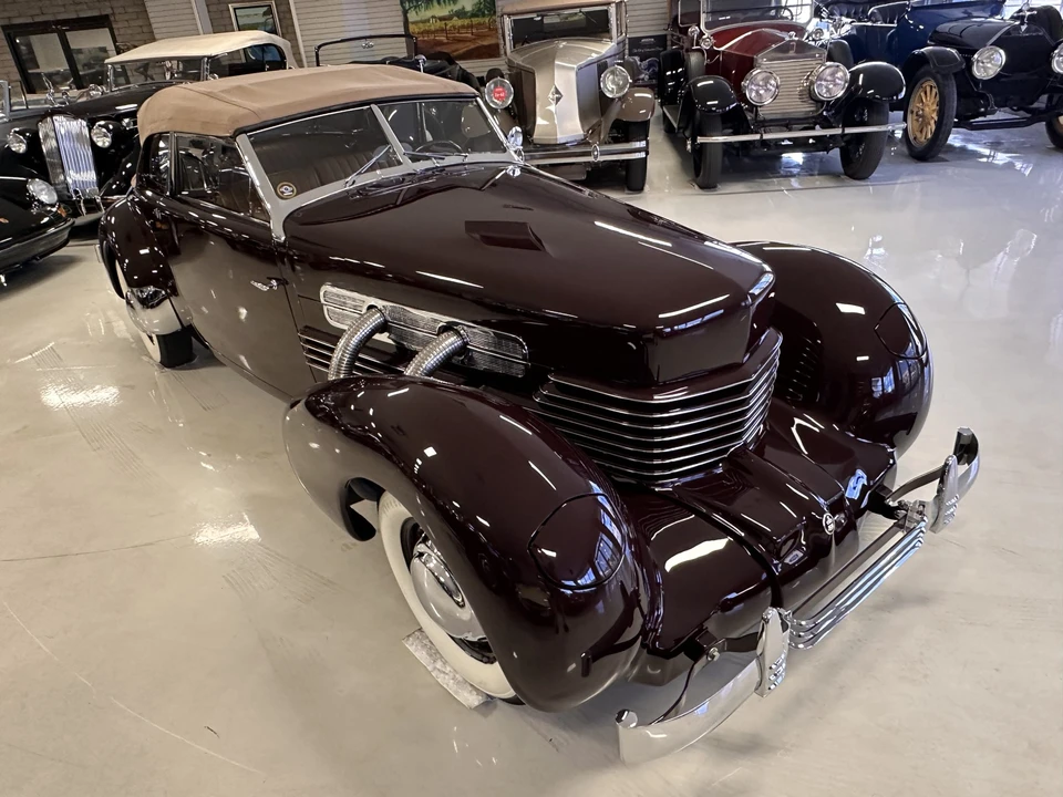 1937 Cord 810 & 812 - Image 18 of 31