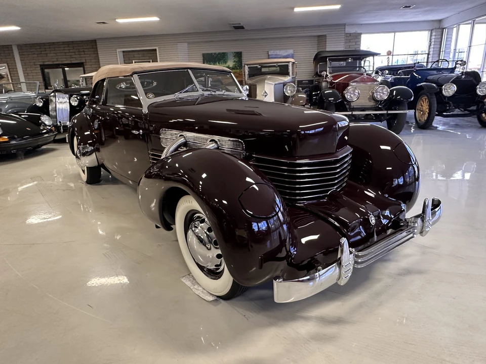 1937 Cord 810 & 812 - Image 17 of 31