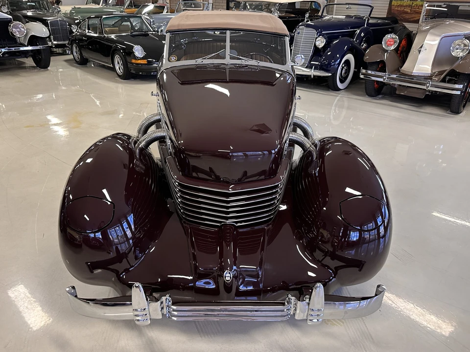 1937 Cord 810 & 812 - Image 15 of 31