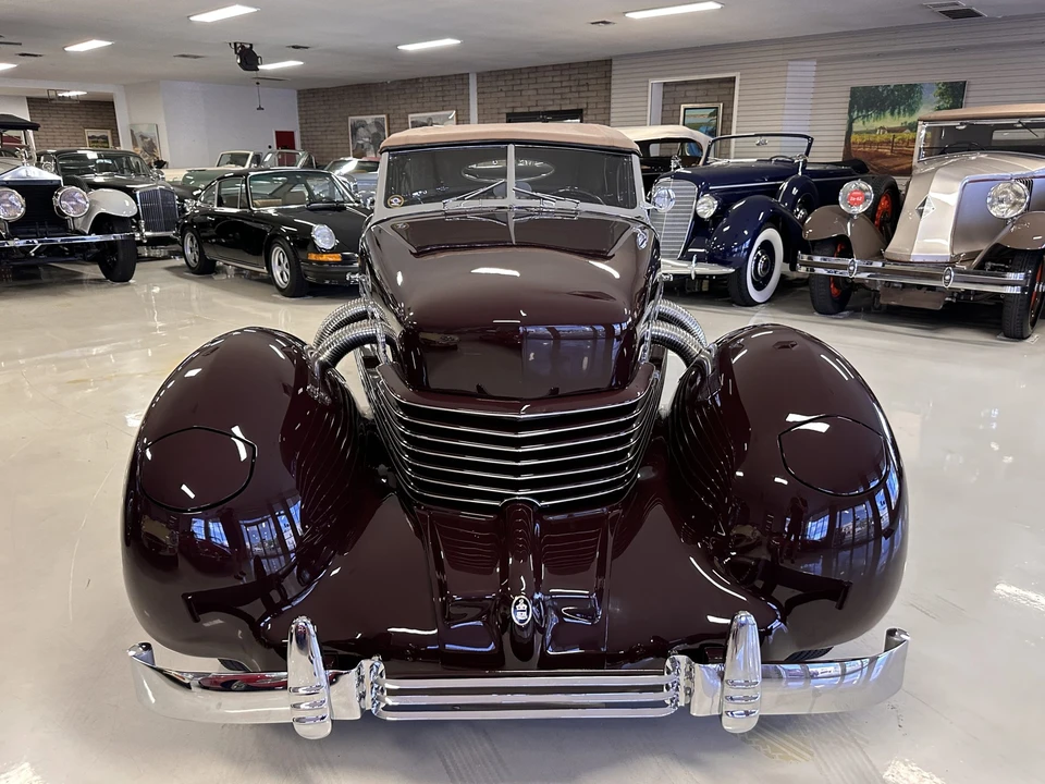 1937 Cord 810 & 812 - Image 16 of 31
