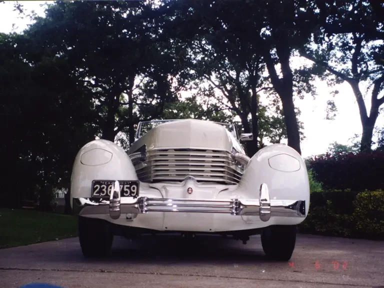 1937 Cord 810 & 812 - Image 2 of 2