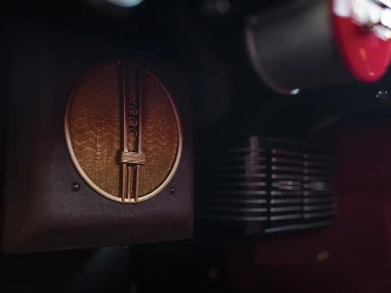 1937 Cord 810 & 812 - Image 19 of 31