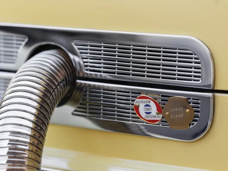 1937 Cord 810 & 812 - Image 21 of 31