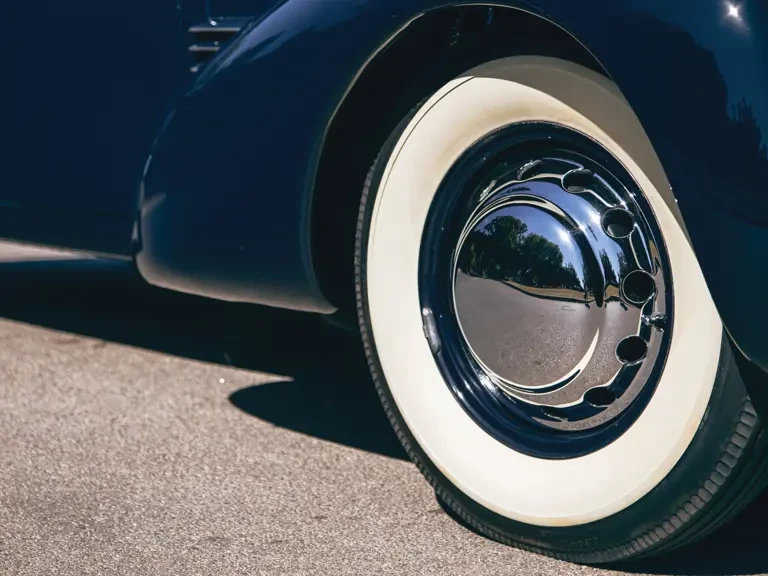 1937 Cord 810 & 812 - Image 11 of 27