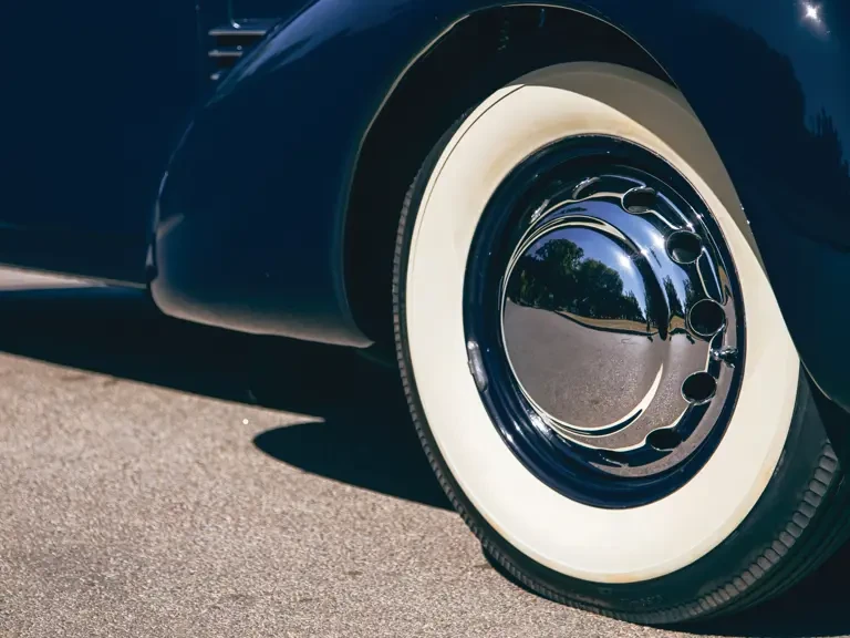 1937 Cord 810 & 812 - Image 11 of 27